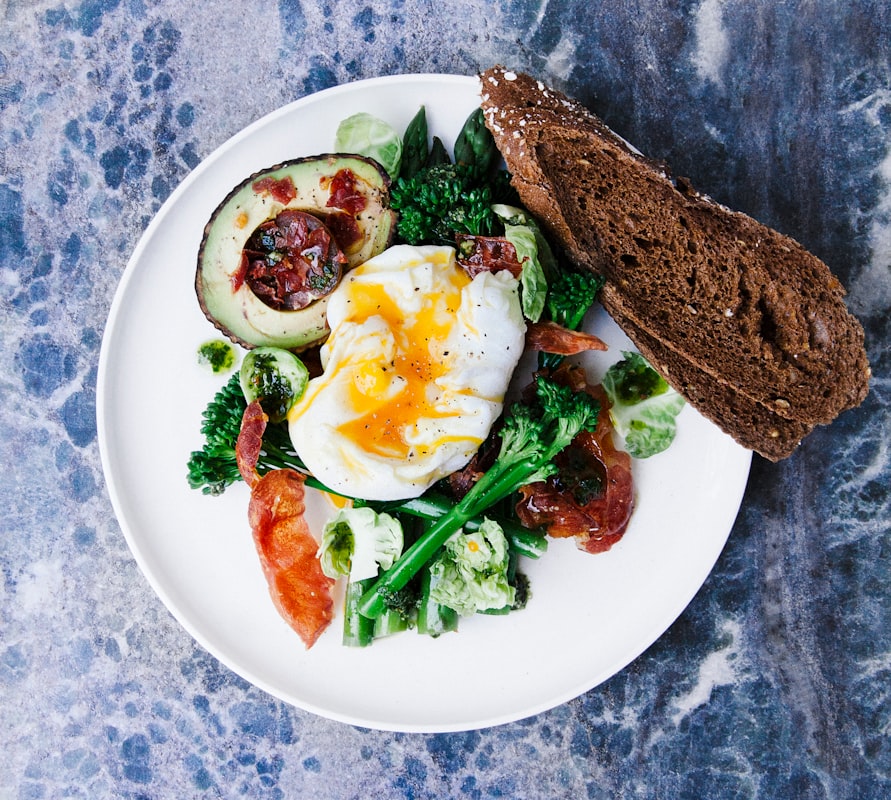 Alimentation équilibrée avec fruits et légumes